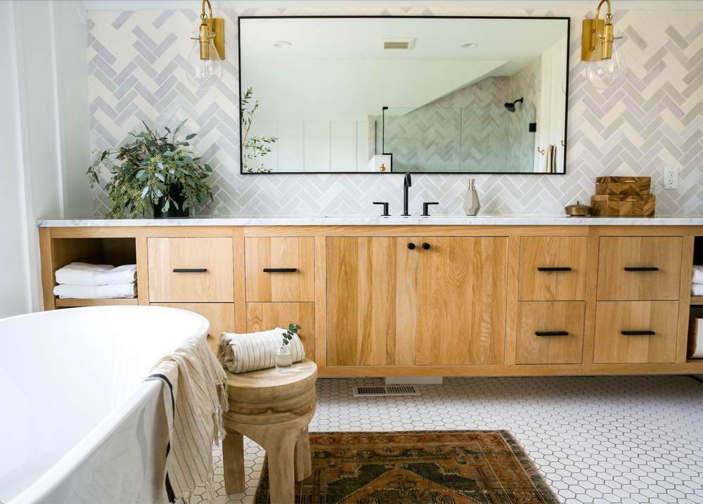 Scandinavian Primary Bathroom