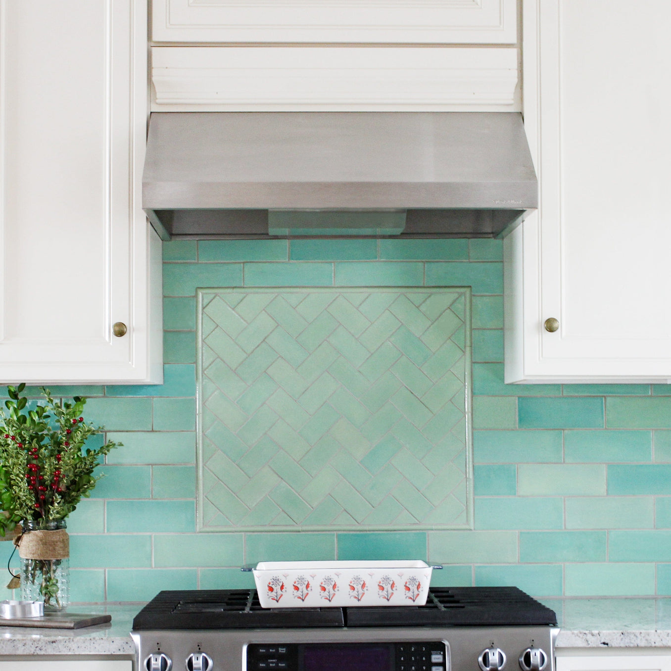 blue pencil liner tile, blue pencil liner tile trim, blue pencil tile kitchen backsplash