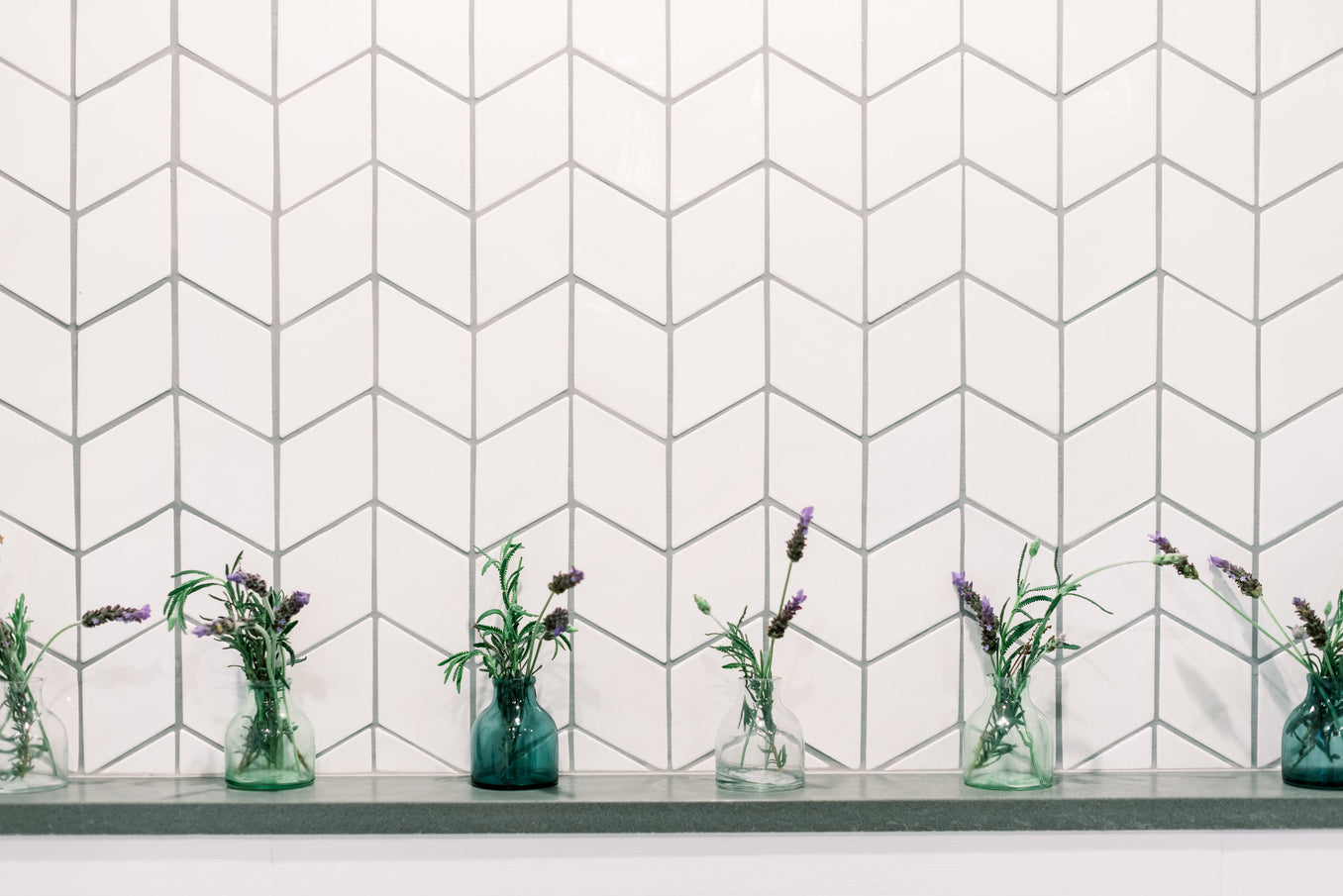 Medium Chevron Diamonds - 11 Deco White