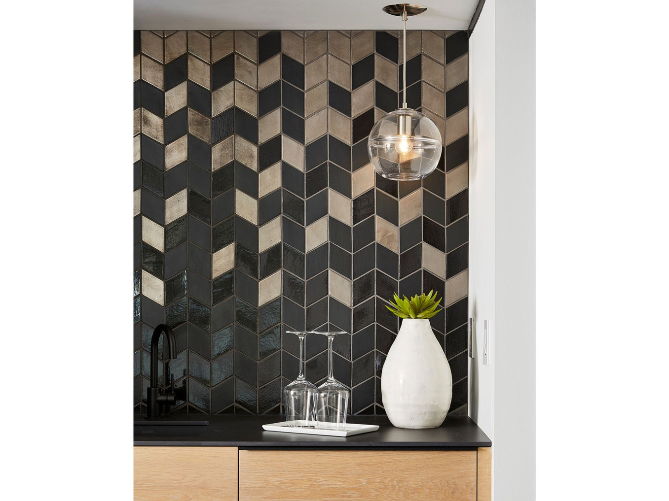 Medium Chevron Diamonds - 613 Black