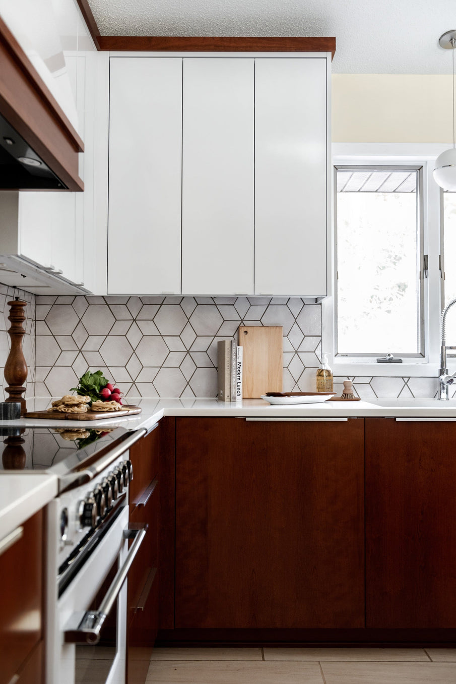 cool white hexagon diamond star pattern kitchen tile, cool white star pattern tile kitchen backsplash, white star pattern kitchen backsplash, cool white diamond hexagon star pattern tile backsplash, white diamond hexagon star pattern tile kitchen backsplash